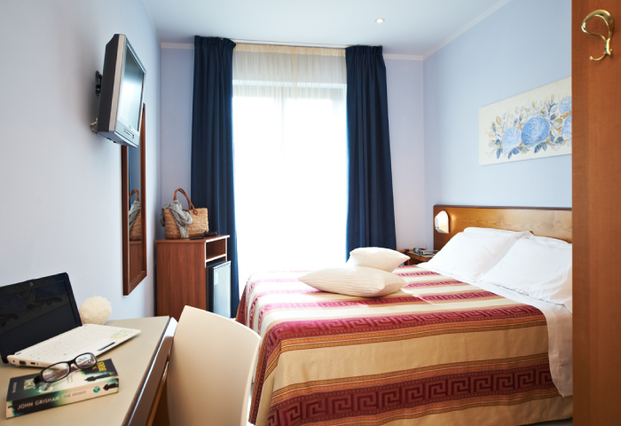 Camera doppia per una persona - Hotel Sirio a Lido di Camaiore in Versilia, Toscana Foto camera doppia uso singola, DUS - Hotel Sirio a Lido di Camaiore in Versilia, Toscana