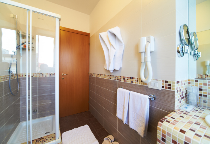 Bagno appartamento bilocale residence comfort - Hotel Sirio a Lido di Camaiore in Versilia, Toscana Foto bagno appartamento bilocale residence comfort - Hotel Sirio a Lido di Camaiore in Versilia, Toscana