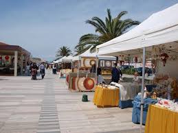 Mercatino dell'artigianato a Lido di Camaiore - Hotel Sirio 3 stelle a Lido di Camaiore in Versilia, Toscana Foto mercatino dell'artigianato a Lido di Camaiore - Hotel Sirio 3 stelle a Lido di Camaiore in Versilia, Toscana
